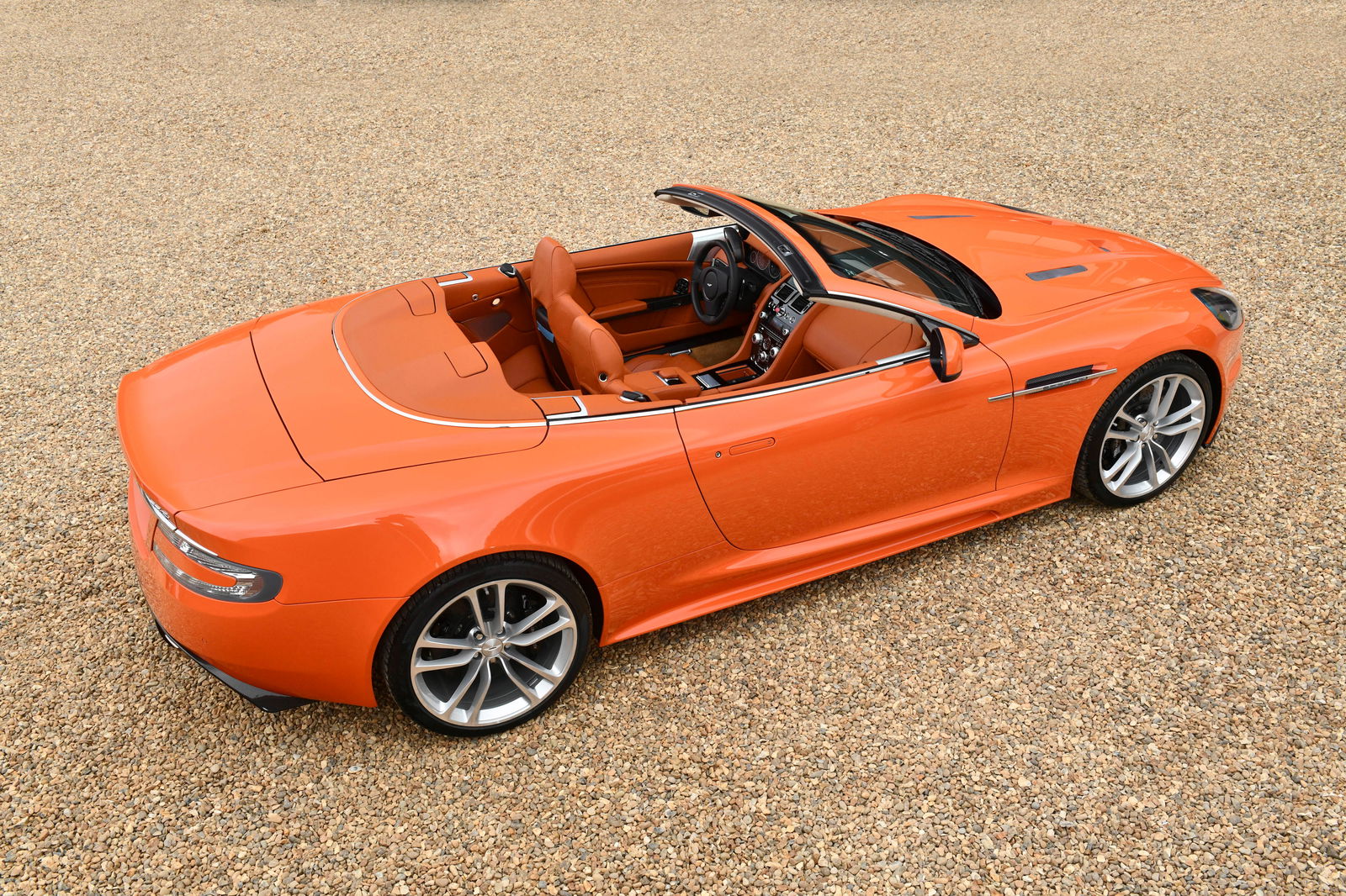 Aston Martin DBS Volante in orange 